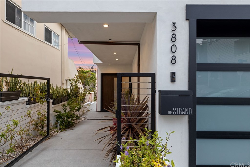 3808 The Strand Manhattan Beach, CA 90266 - Photo 2 of 67