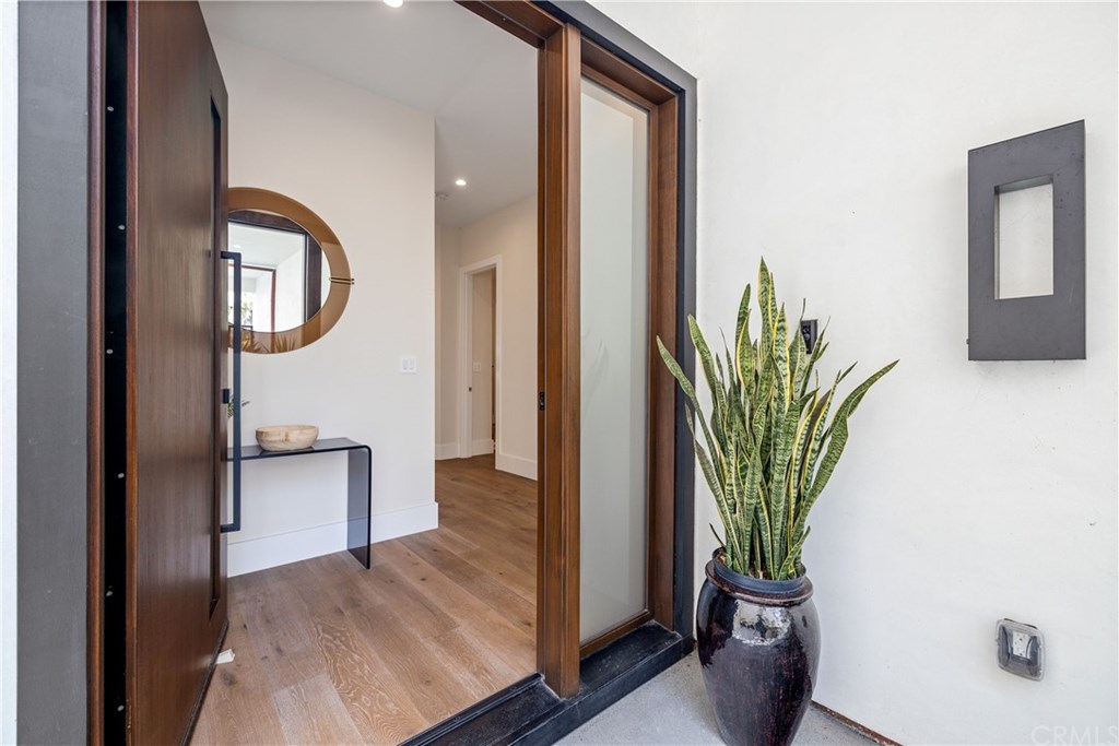 3808 The Strand Manhattan Beach, CA 90266 - Photo 3 of 67