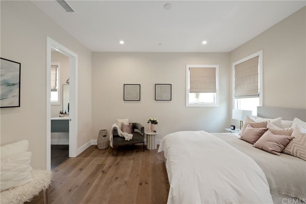3808 The Strand Manhattan Beach, CA 90266 - Photo 57 of 67 Upper level en-suite guest room