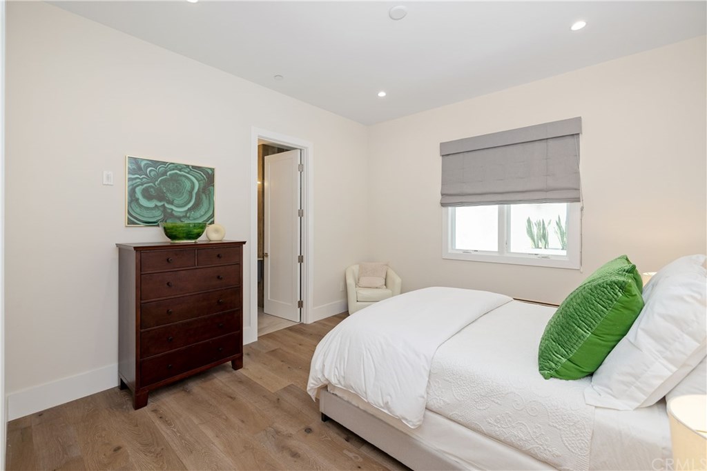 3808 The Strand Manhattan Beach, CA 90266 - Photo 60 of 67 Main level bedroom and full bath