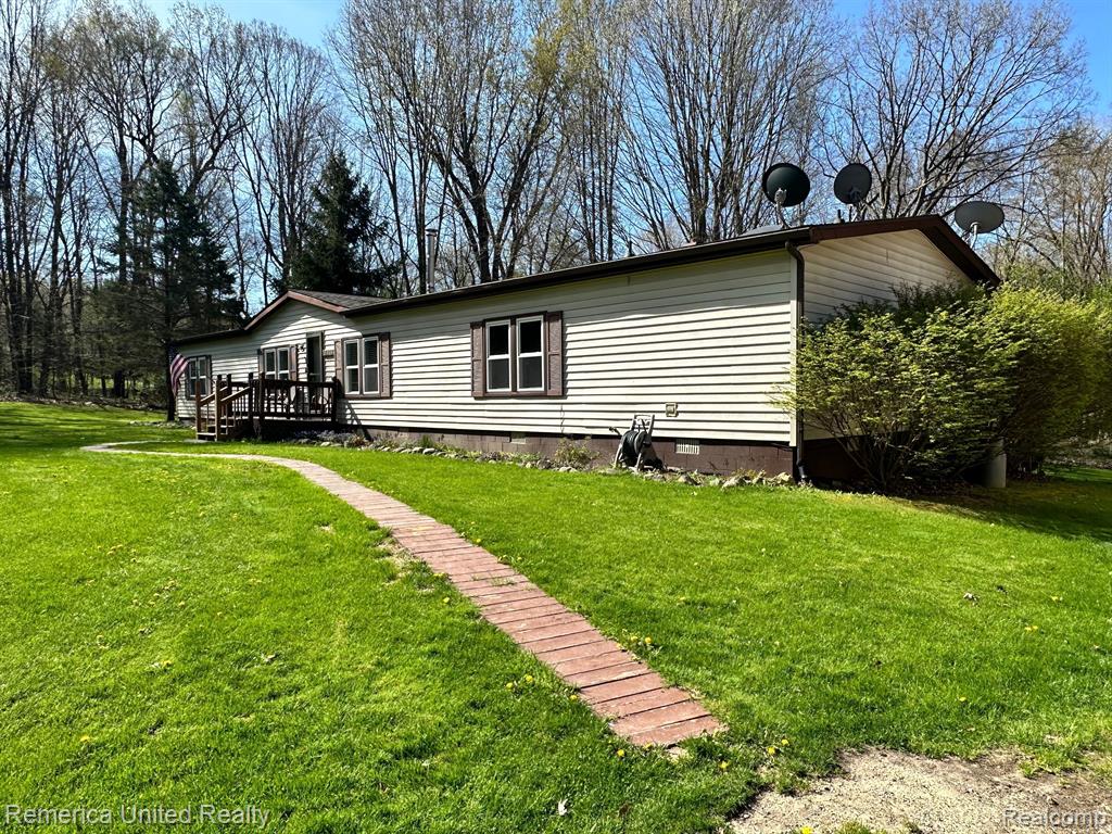 6565 West Coon Lake Road Howell, MI 48843 - Photo 4 of 39