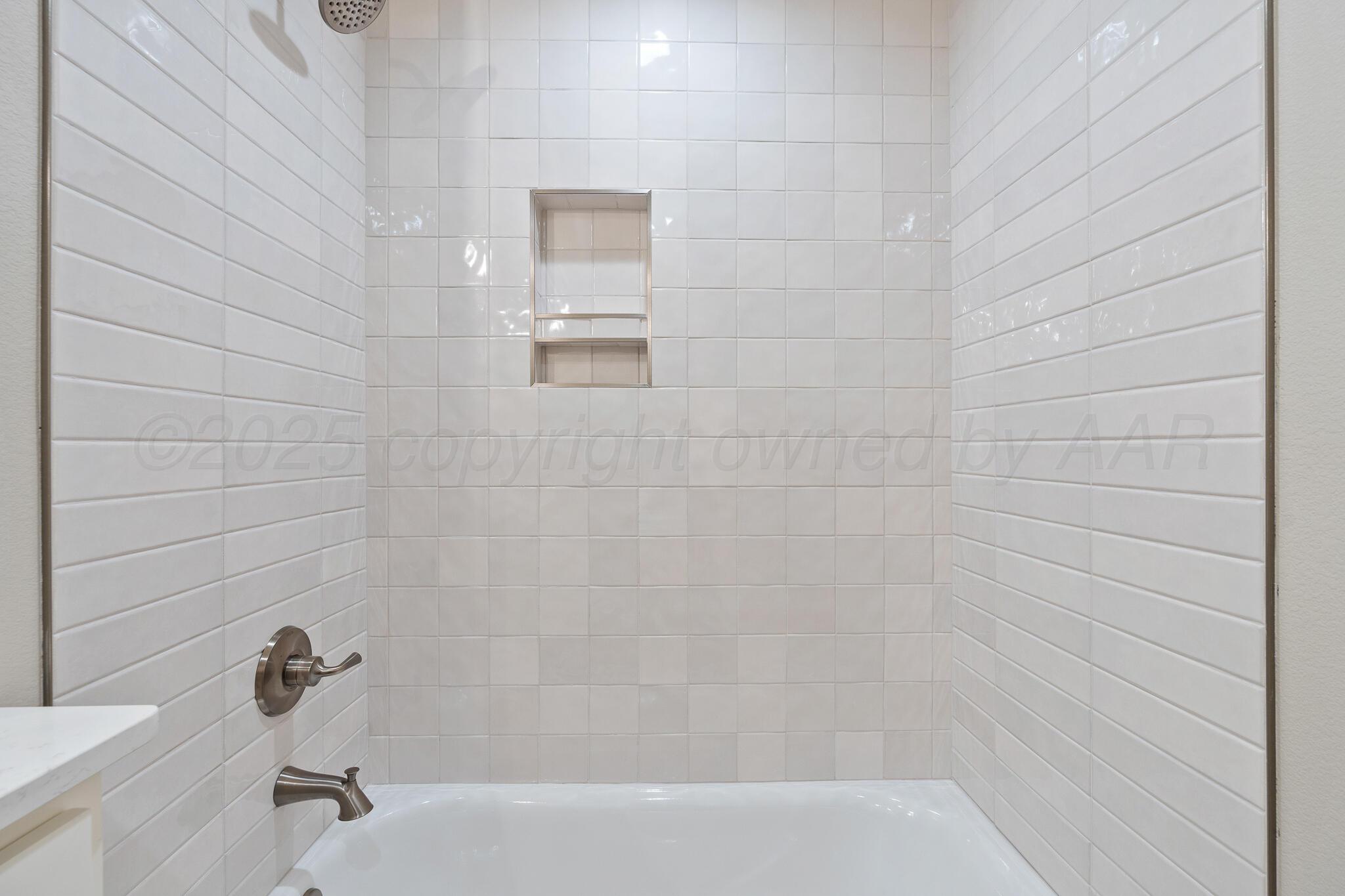 3551 Whitetail Springs Road Amarillo, TX 79119 - Photo 33 of 33 a bathroom with a bathtub