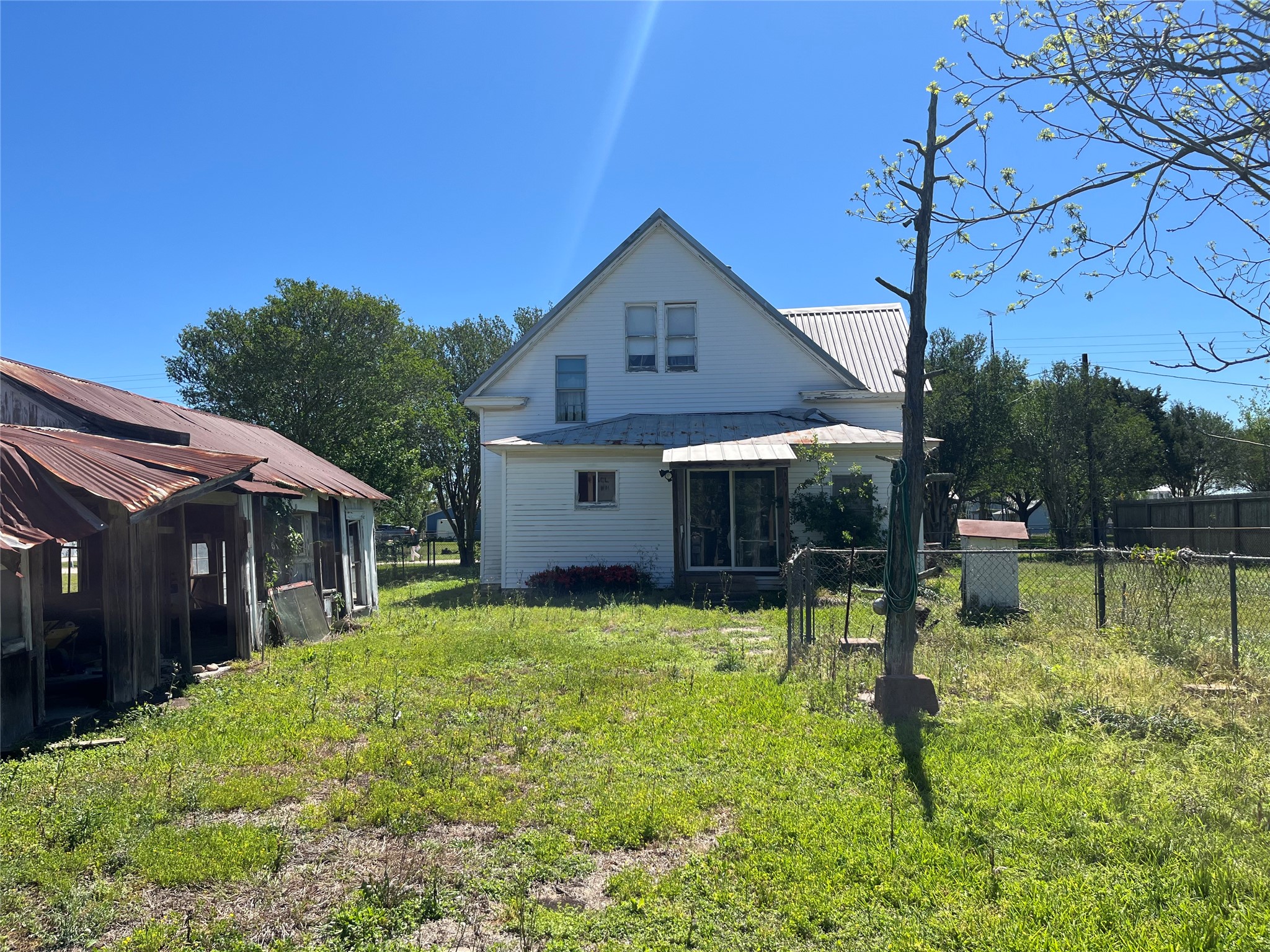 223 Walnut Street New Ulm, TX 78950 - Photo 4 of 10