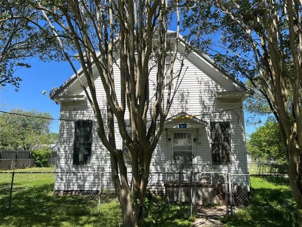 $325,000 | 223 Walnut Street, New Ulm, TX 78950