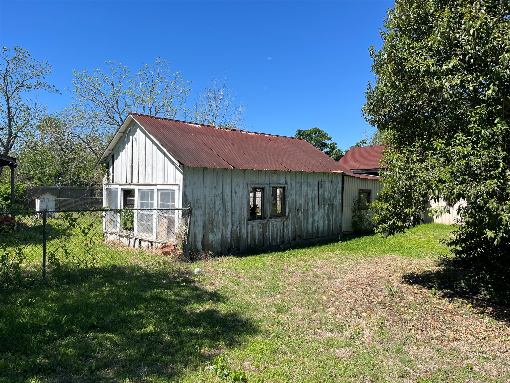 223 Walnut Street New Ulm, TX 78950 - Photo 7 of 10