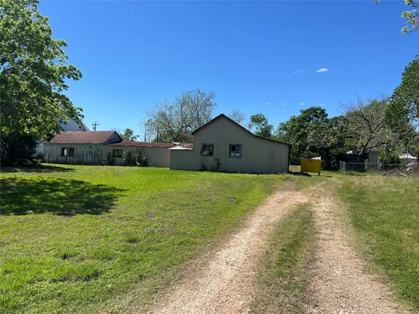 $325,000 | 223 Walnut Street, New Ulm, TX 78950