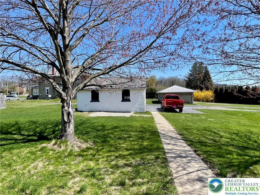 283 Broad Street Bath, PA 18014 - Photo 4 of 36