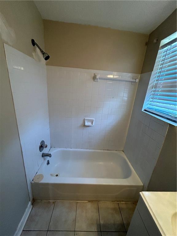 1182 Sims Street Southwest Atlanta, GA 30310 - Photo 25 of 35 a bathroom with a bathtub