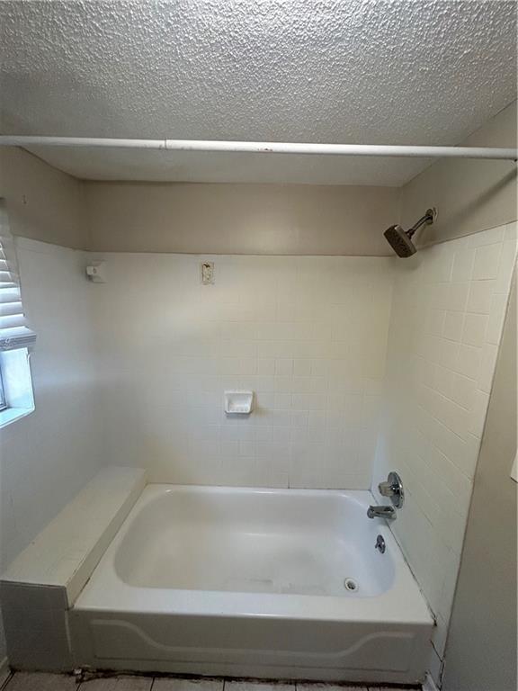 1182 Sims Street Southwest Atlanta, GA 30310 - Photo 10 of 35 a bathroom with a bathtub