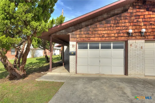 a house view with a outdoor space