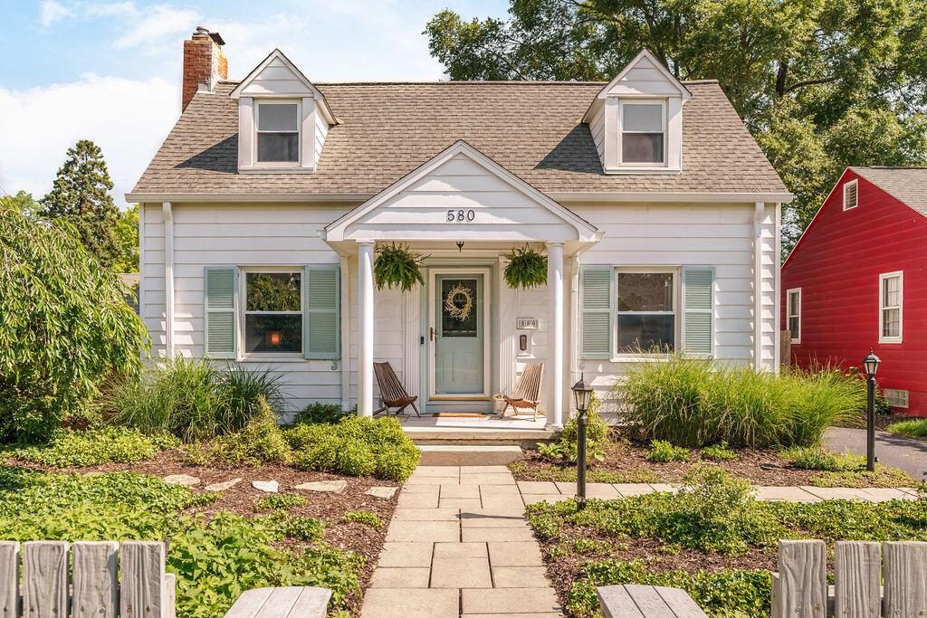 580 Richards Road Columbus, OH 43214 - Photo 1 of 42 Welcome to charming 580 Richards Road!
