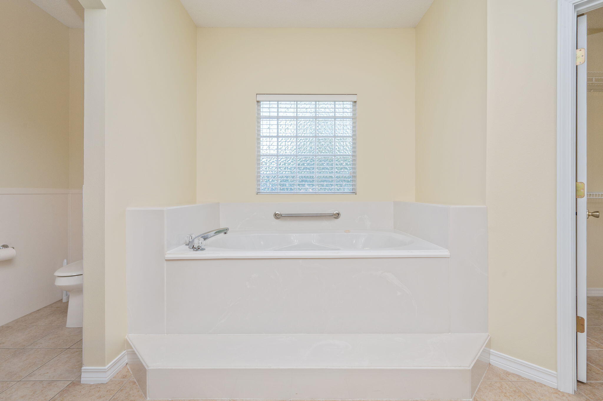 5552 Frontier Drive Crestview, FL 32536 - Photo 26 of 50 a white bath tub sitting next to a toilet