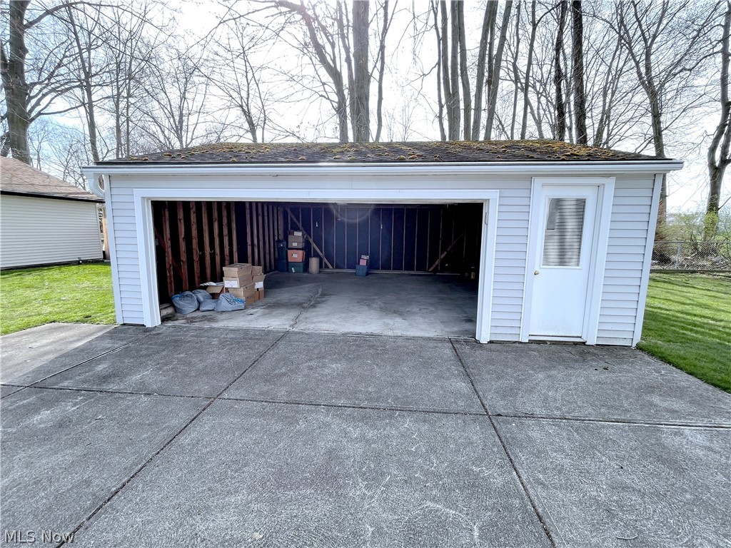 6879 Franke Road Middleburg Heights, OH 44130 - Photo 23 of 30