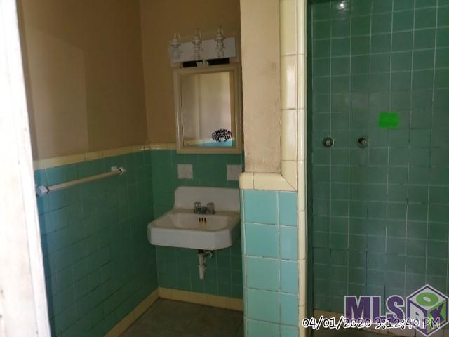 2874 Eaton Street Baton Rouge, LA 70805 - Photo 6 of 8 MASTER BATH
