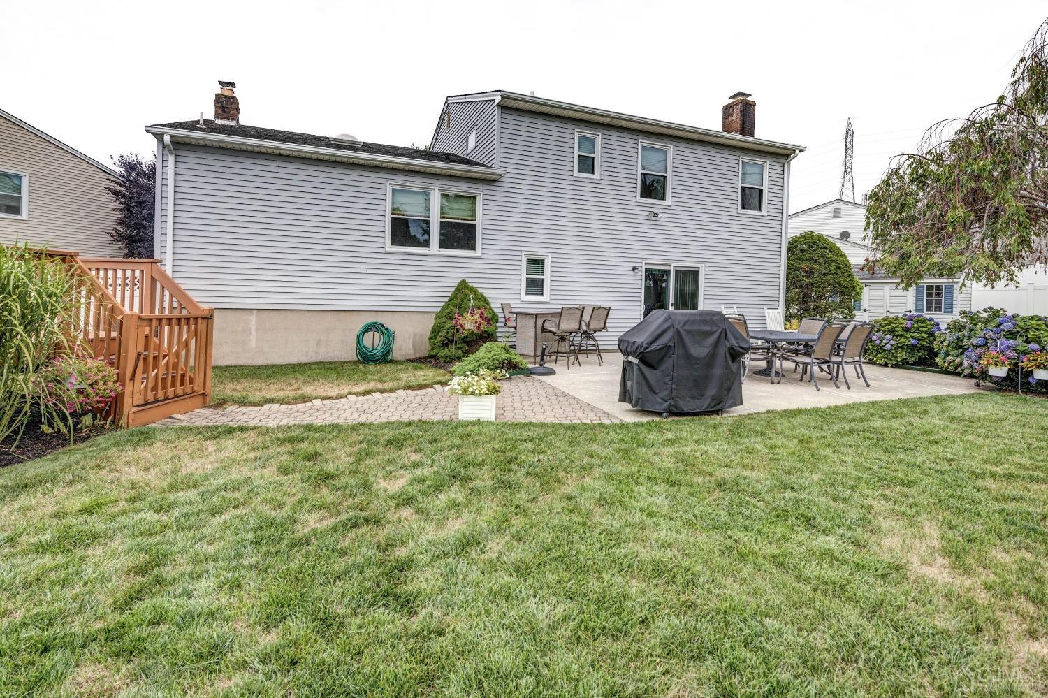 4 Overview Court Edison, NJ 08817 - Photo 32 of 44 a backyard of a house with table and chairs