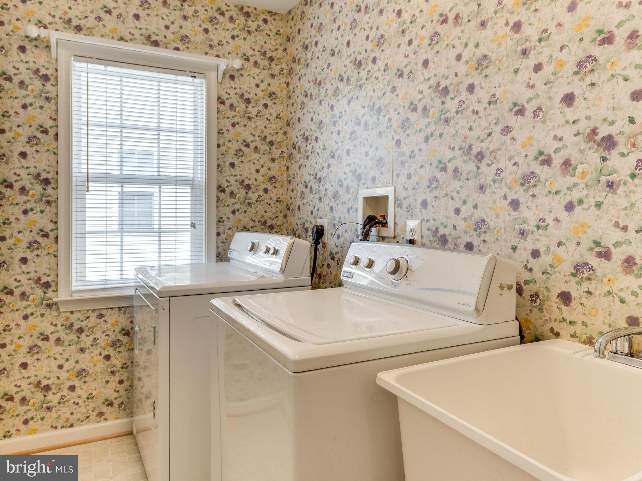 43074 Lake Ridge Place Leesburg, VA 20176 - Photo 17 of 30 Bedroom level laundry room w/ utility sink