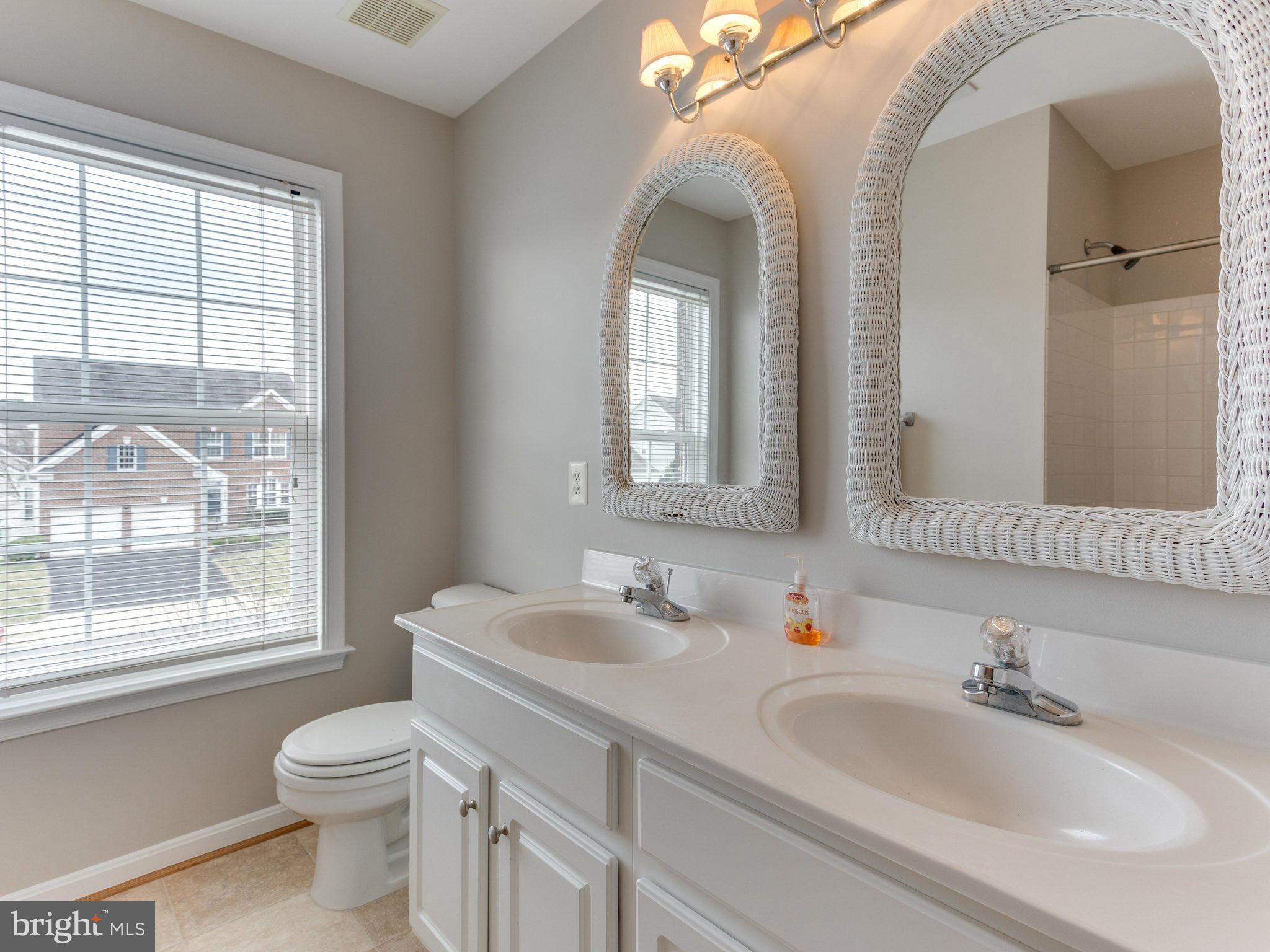 43074 Lake Ridge Place Leesburg, VA 20176 - Photo 19 of 30 Upstairs Hall Bath