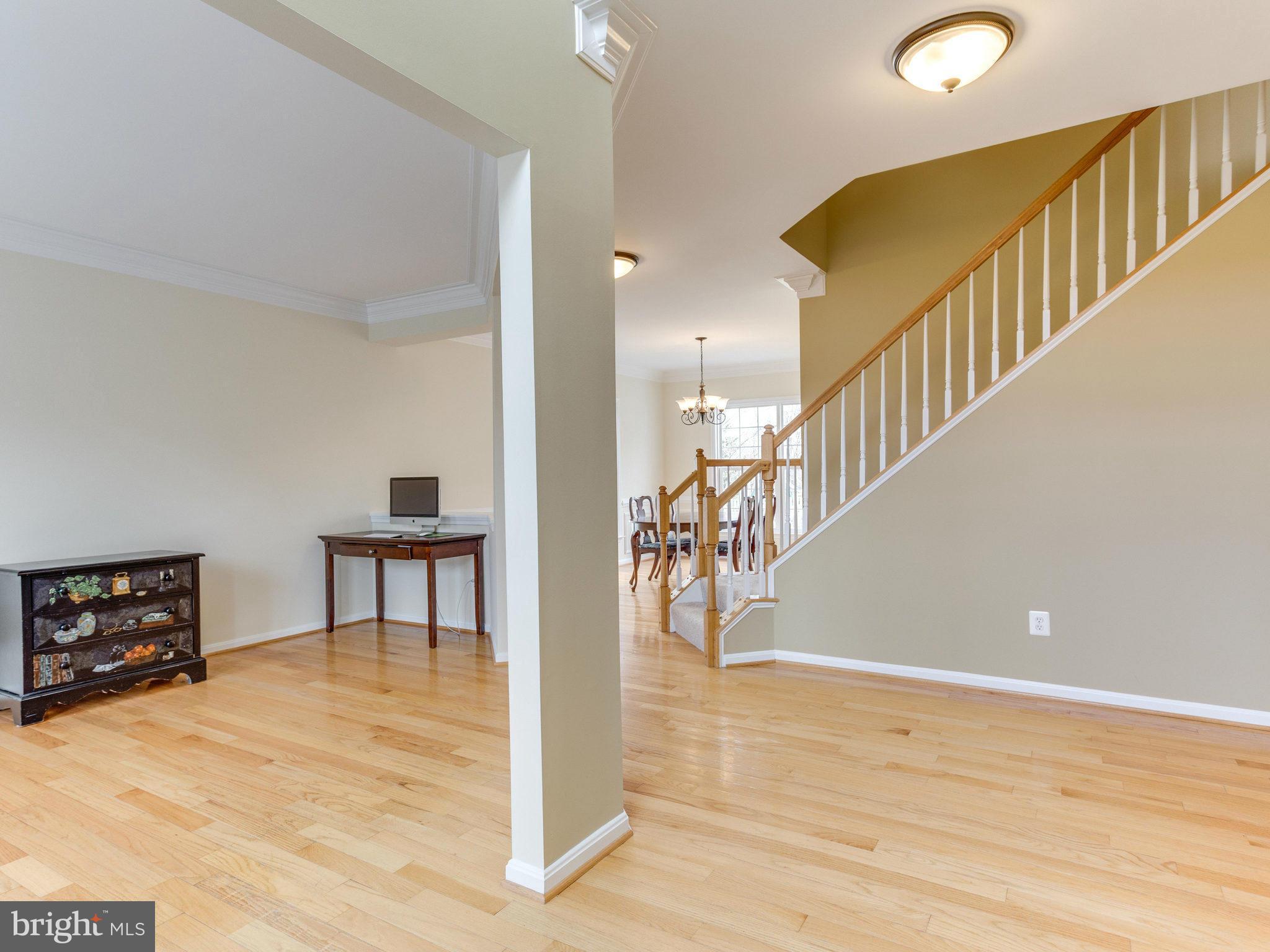 43074 Lake Ridge Place Leesburg, VA 20176 - Photo 3 of 30 Entrance to living room