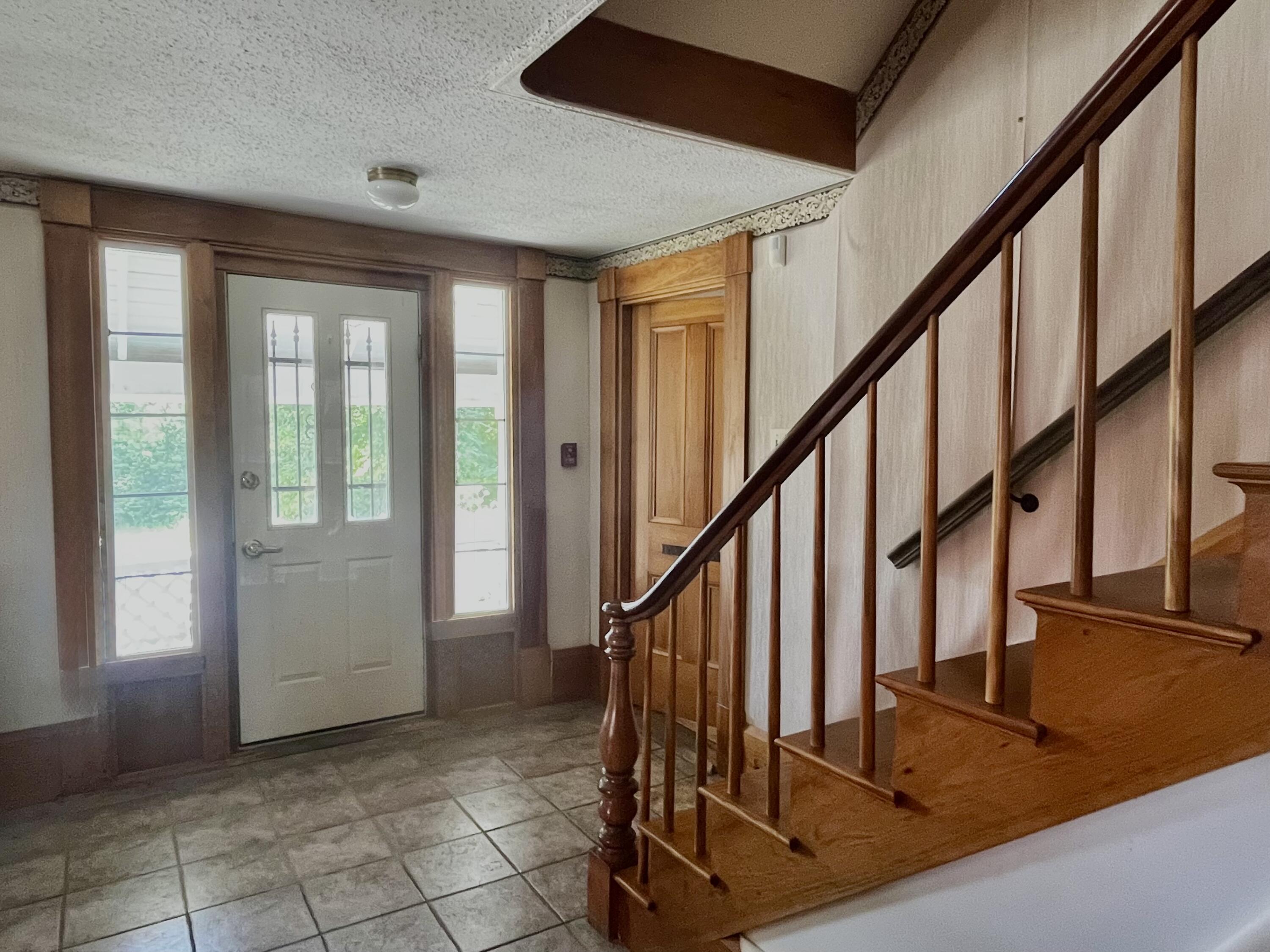 128 Old Airline Road Aurora, ME 04408 - Photo 30 of 74 Front foyer