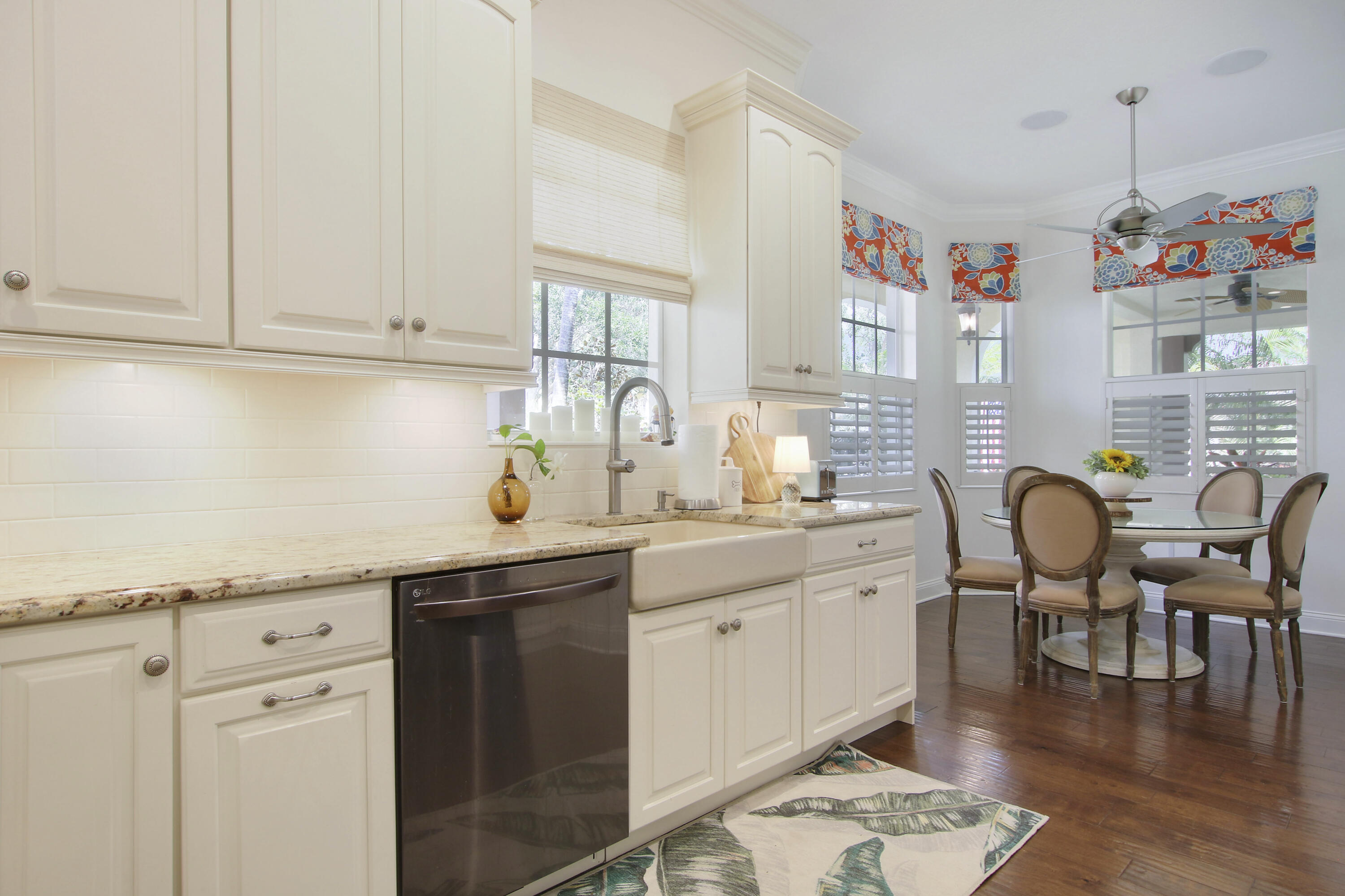 136 Florence Drive Jupiter, FL 33458 - Photo 16 of 51 Kitchen with Farmer's Sink