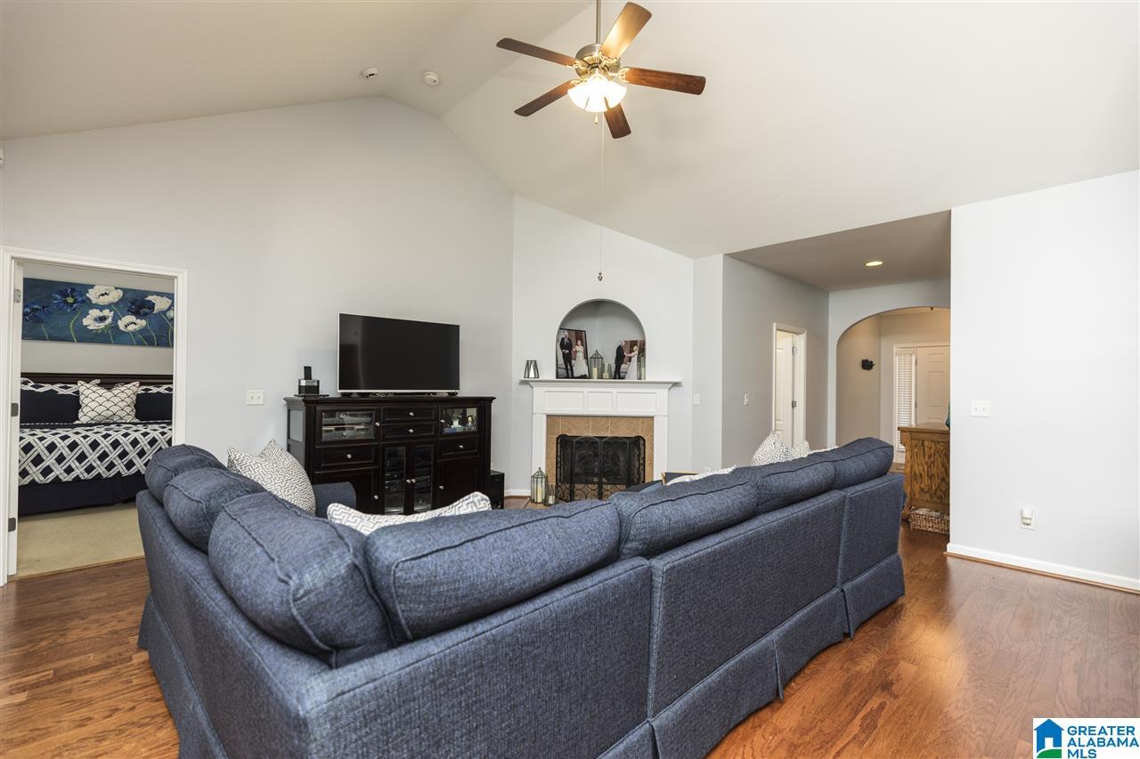 991 Valley Circle Leeds, AL 35094 - Photo 2 of 29