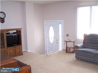 12858 Medford Road Philadelphia, PA 19154 - Photo 3 of 12 Living Room