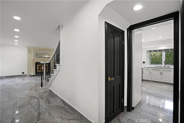 a view of a hallway with windows and entryway