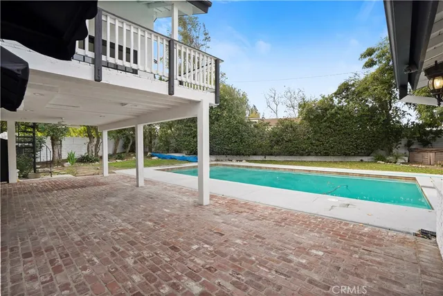 a view of a house with a yard balcony