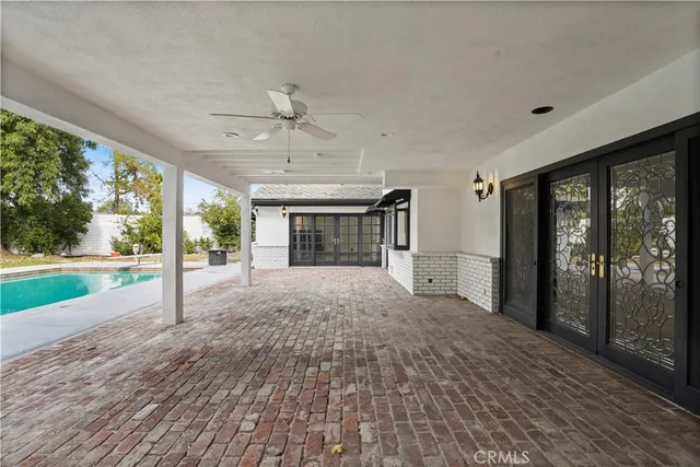 a view of empty room with floor to ceiling window and outdoor view