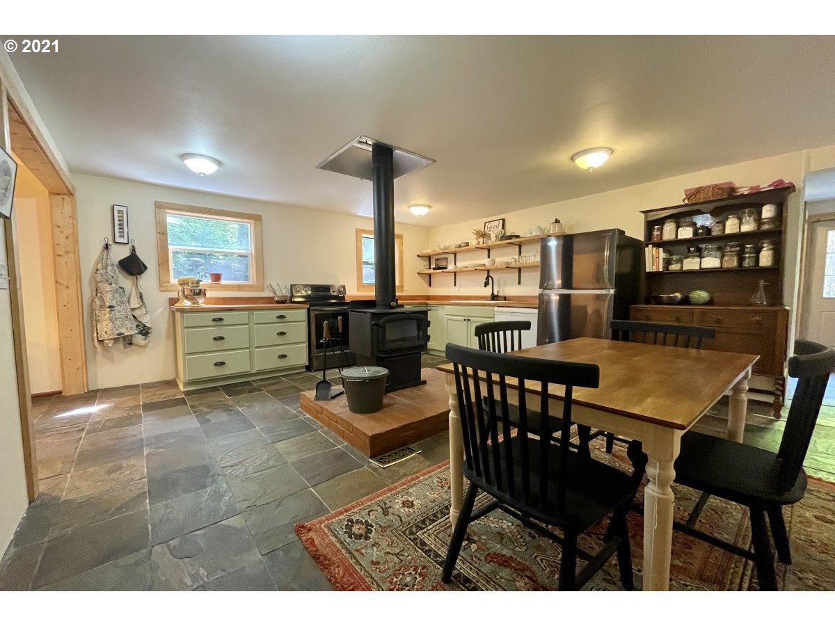 25571 East Pinner Road Rhododendron, OR 97049 - Photo 8 of 21 Gallery Image 8