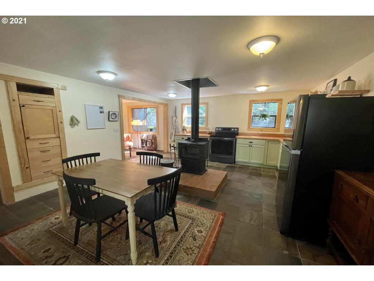 25571 East Pinner Road Rhododendron, OR 97049 - Photo 9 of 21 Gallery Image 9
