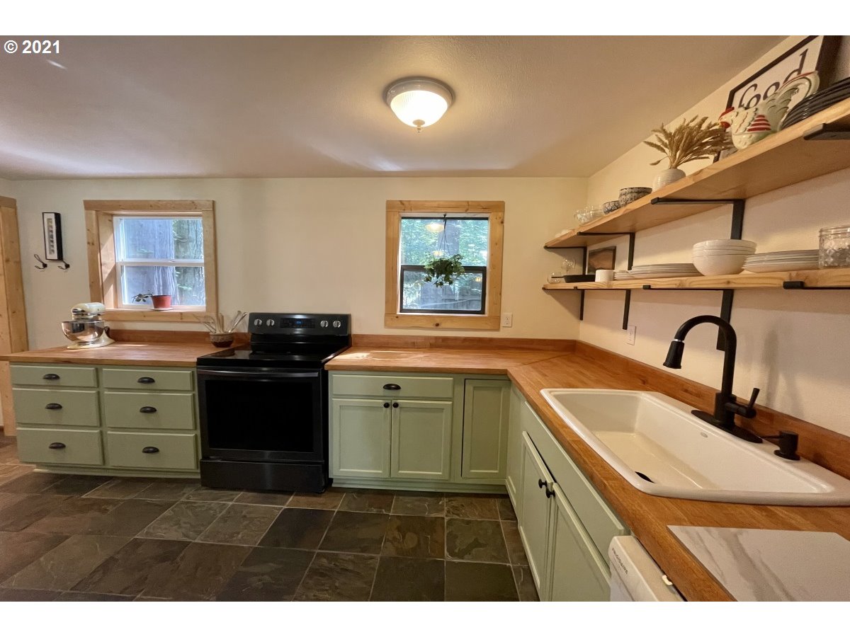 25571 East Pinner Road Rhododendron, OR 97049 - Photo 10 of 21 Gallery Image 10
