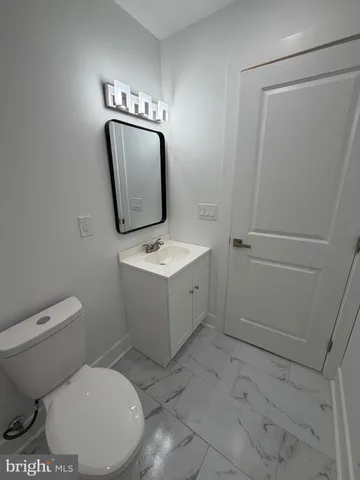 a bathroom with a toilet and a bathtub