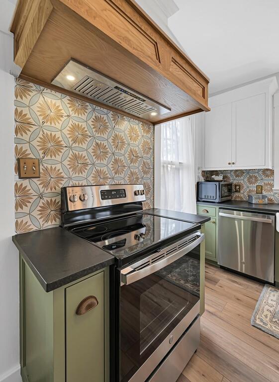 2612 Fort Avenue Waco, TX 76707 - Photo 23 of 40 a kitchen with a stove and a microwave
