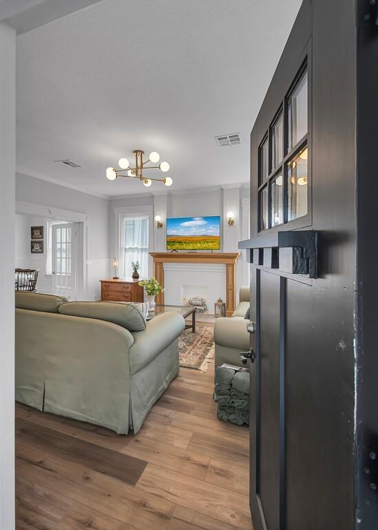 2612 Fort Avenue Waco, TX 76707 - Photo 3 of 40 a living room with furniture and a large window