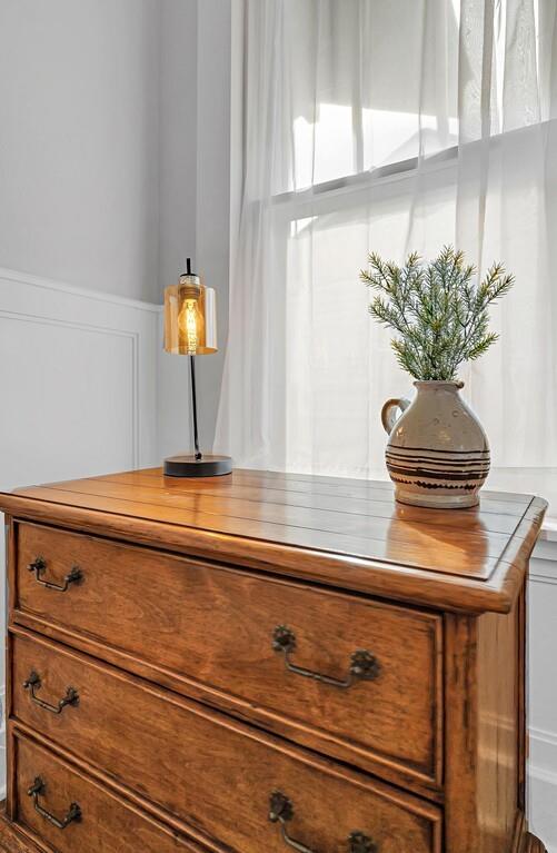 2612 Fort Avenue Waco, TX 76707 - Photo 8 of 40 a vase of flowers sitting on a table