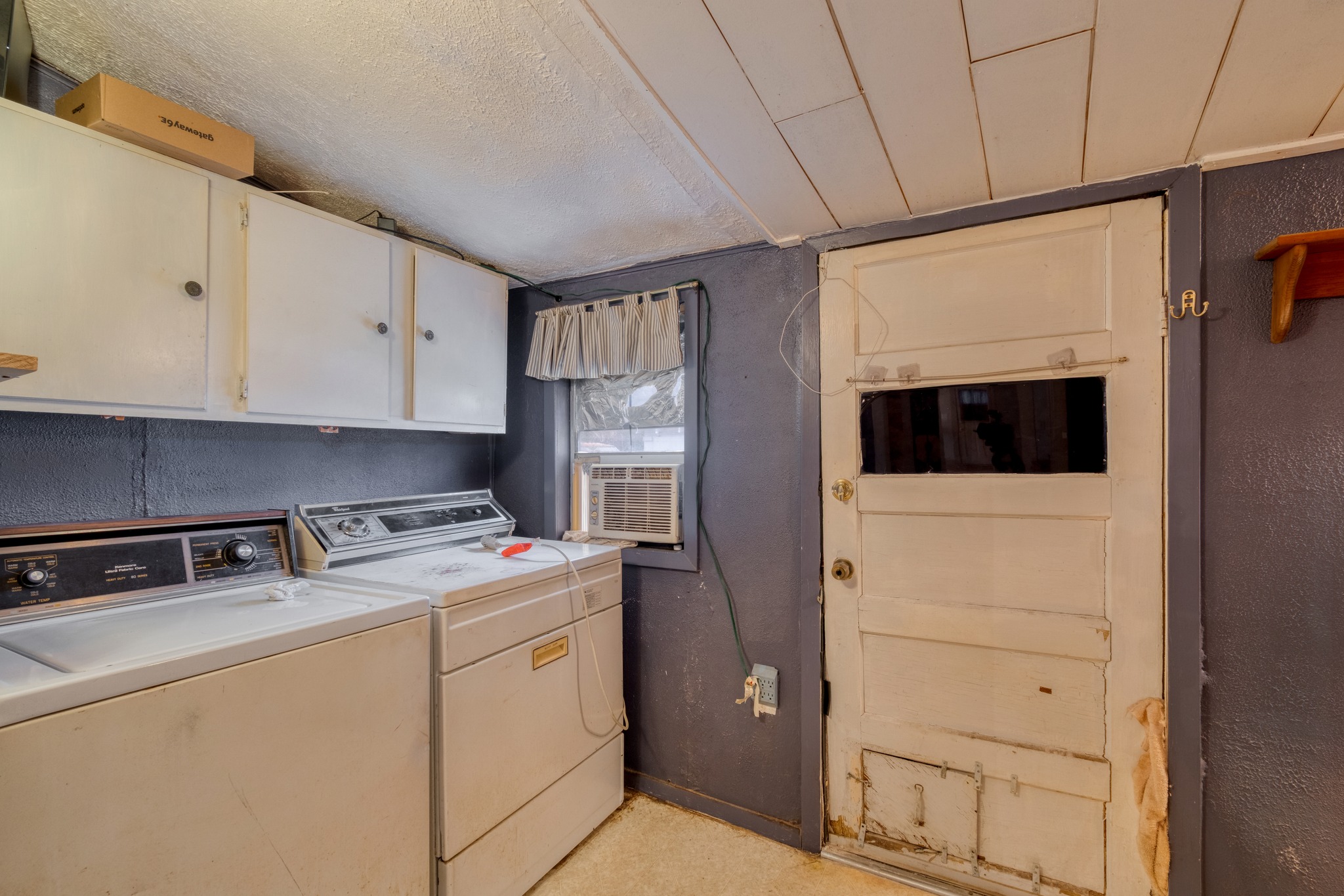 300 Rio Grande Street Granger, TX 76530 - Photo 19 of 25 a utility room with dryer and washer