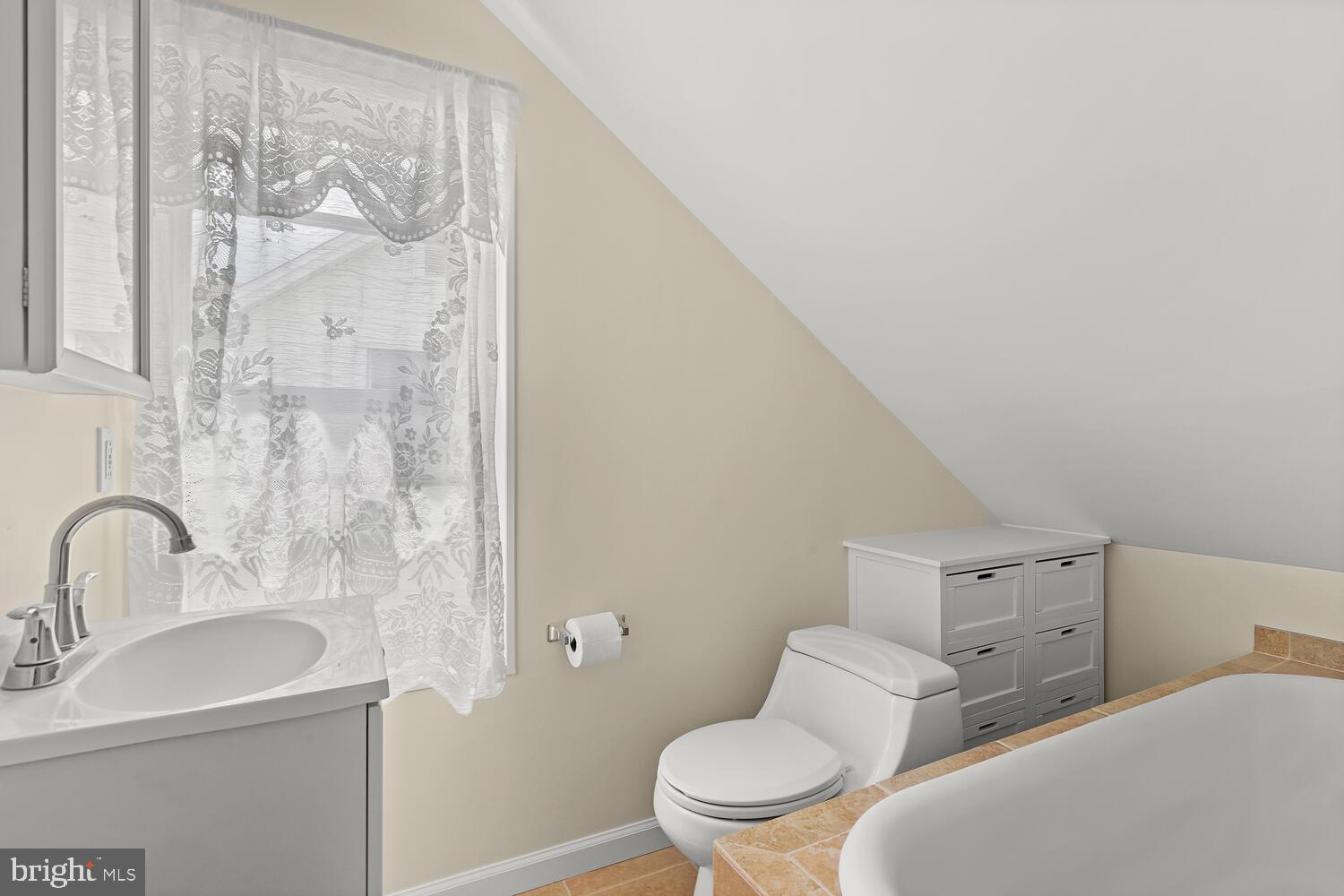 3 Willow Avenue Baltimore, MD 21206 - Photo 27 of 41 Upper Level Bath