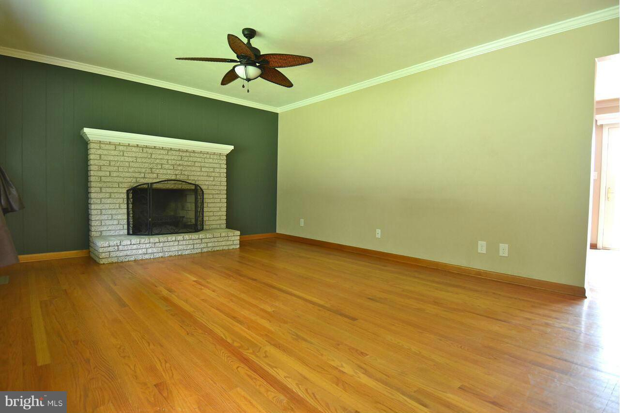 4963 Wentz Road Manchester, MD 21102 - Photo 7 of 30 Living Room