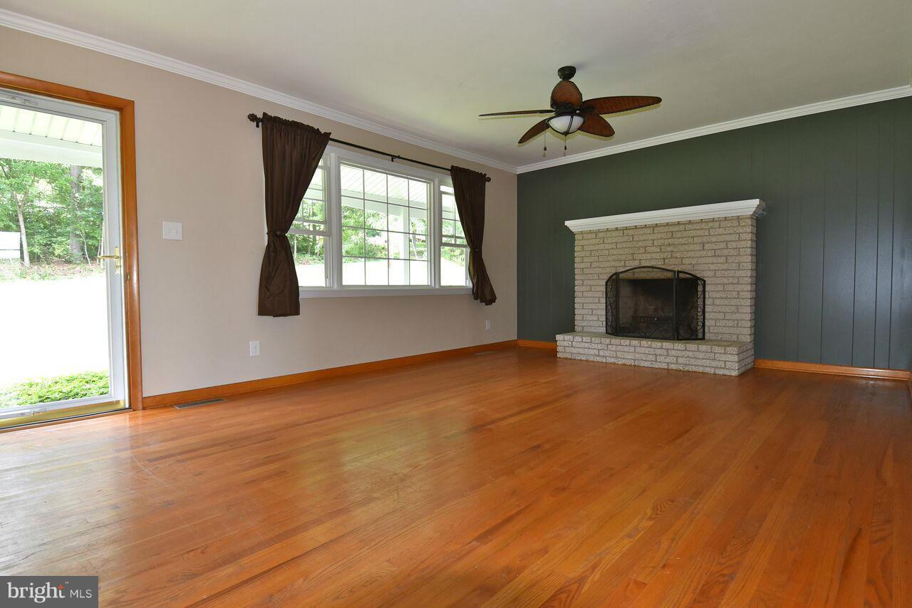 4963 Wentz Road Manchester, MD 21102 - Photo 8 of 30 Living Room