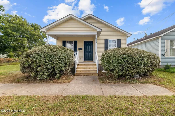 $204,700 | 212 Lawson Street, New Bern, NC 28562