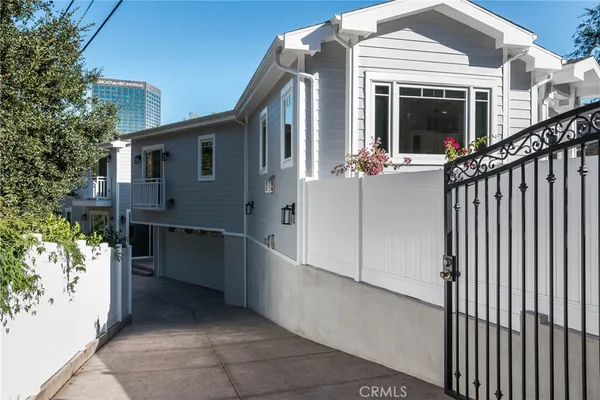 $4,300 | 3698 1/2 Fredonia Drive, Los Angeles, CA 90068