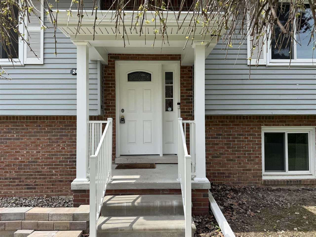 24213 Broadview Street Farmington Hills, MI 48336 - Photo 4 of 39