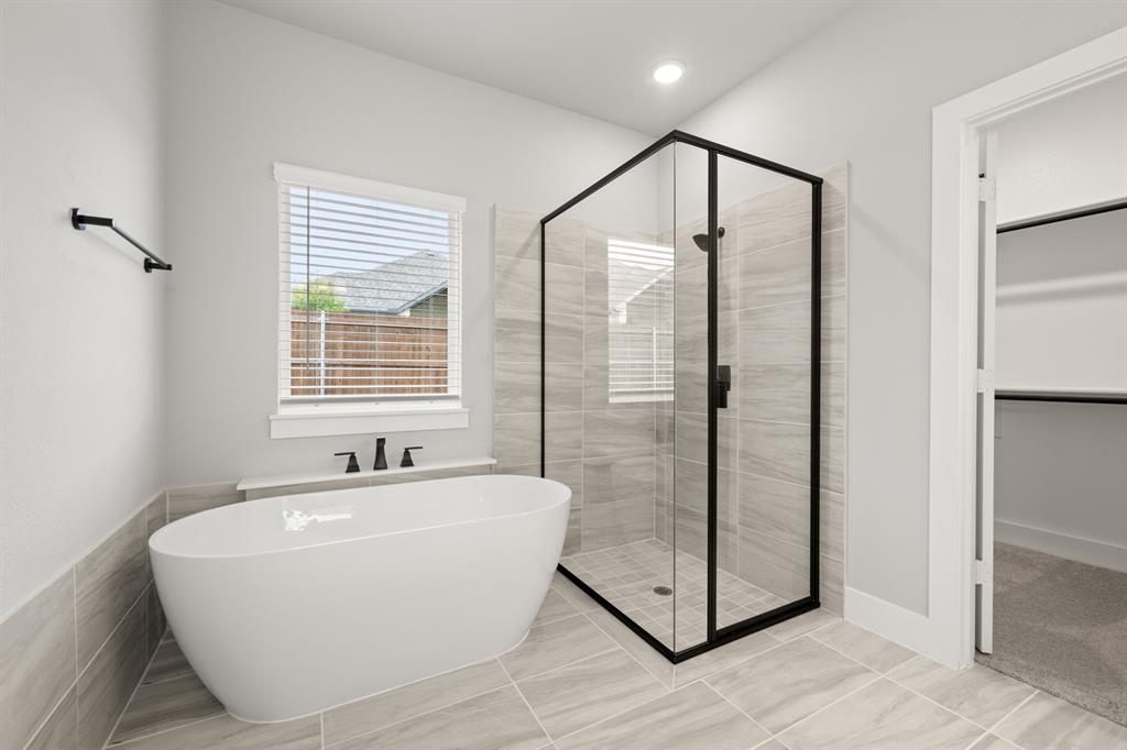 620 Red Maple Road Waxahachie, TX 75165 - Photo 31 of 40 a bathroom with a bathtub and a shower