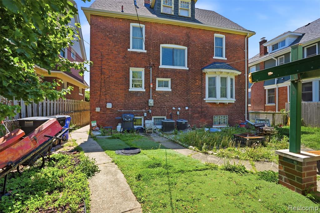 137 Trowbridge Street Detroit, MI 48202 - Photo 29 of 41