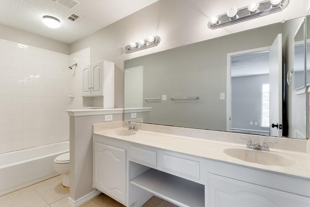 9421 Shipman Street Rowlett, TX 75088 - Photo 25 of 29 a bathroom with a double vanity sink mirror double and bathtub
