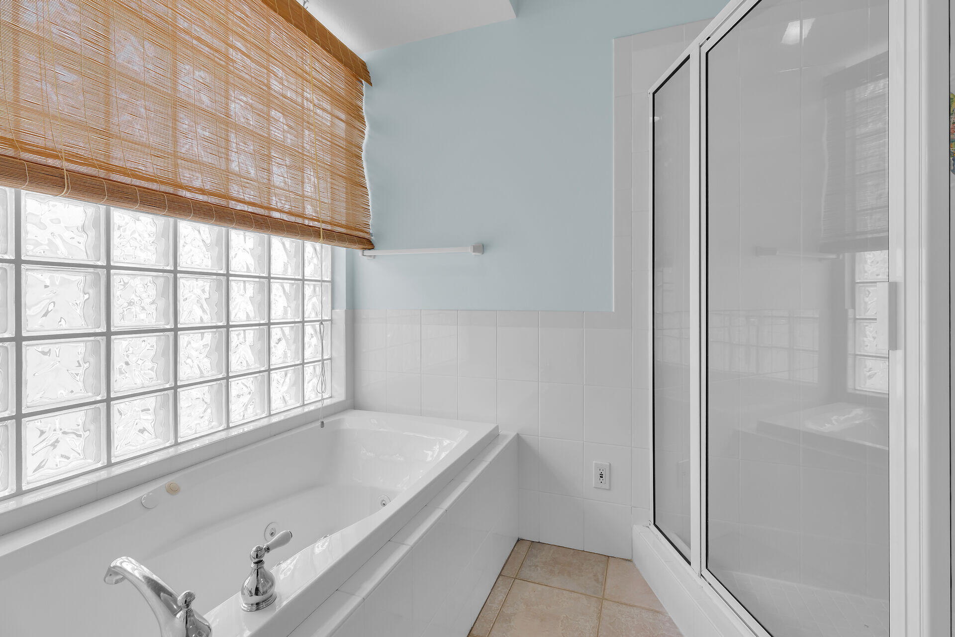845 Copa D Oro Marathon, FL 33050 - Photo 27 of 41 a bathroom with a bathtub and a shower