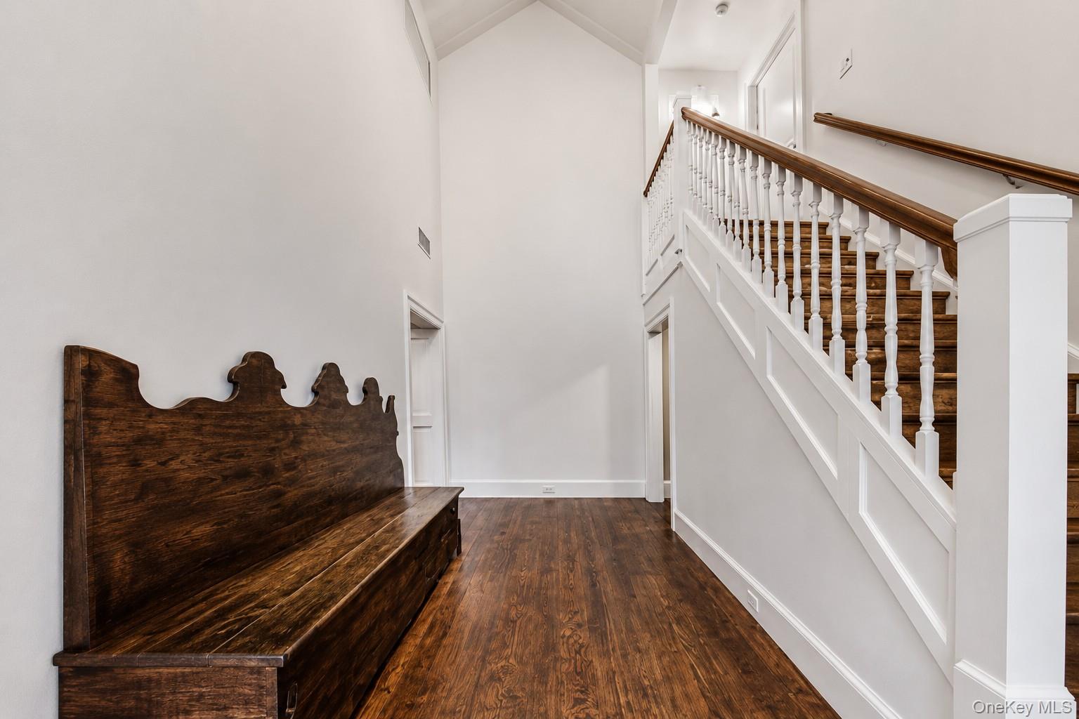 39 Cherry Lane Syosset, NY 11791 - Photo 5 of 43