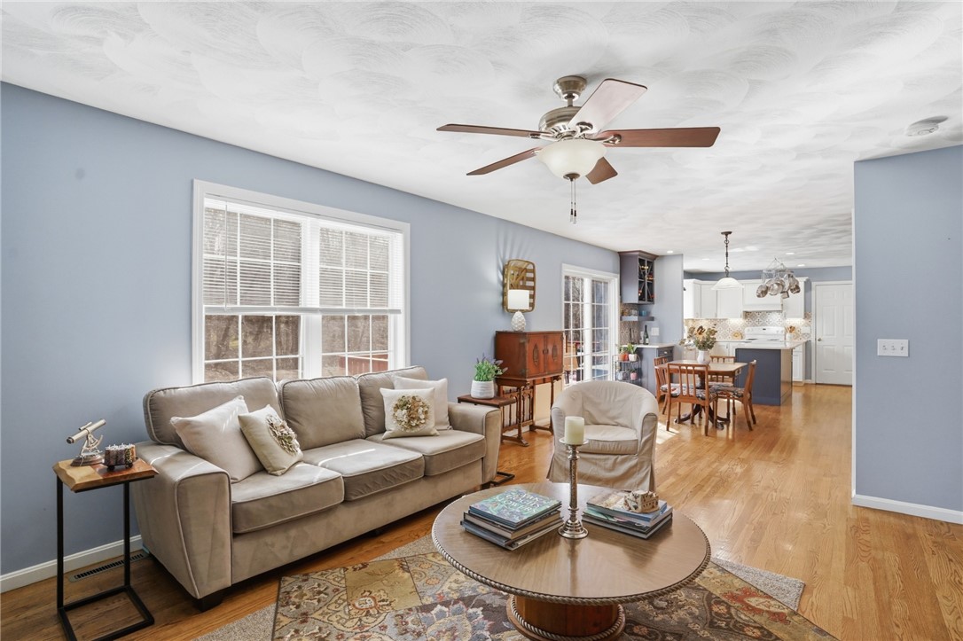 45 Gilbert Stuart Drive Warwick, RI 02818 - Photo 12 of 47