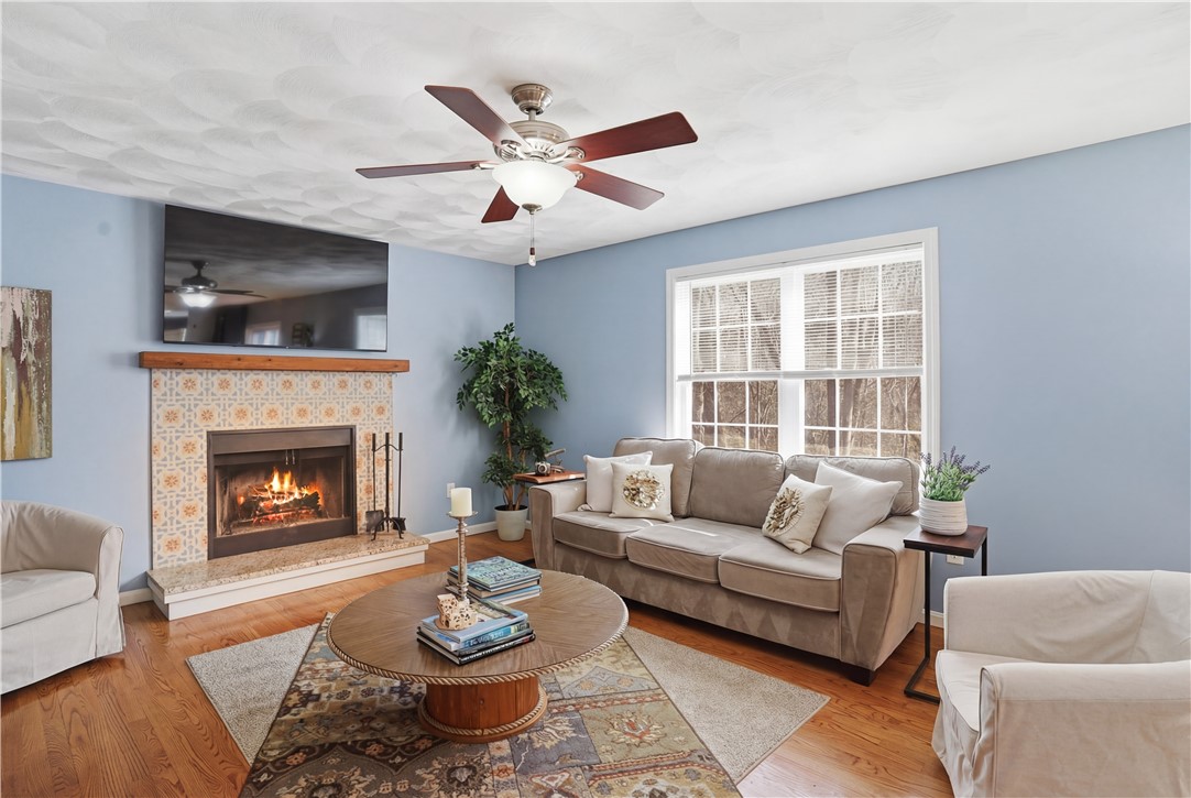 45 Gilbert Stuart Drive Warwick, RI 02818 - Photo 13 of 47